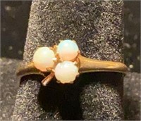 10K? Yellow gold & opal ring