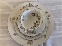 5 Piece place setting of Tanglewood, Krautheim,