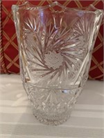 9" lead crystal vase with pinwheel design