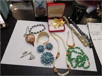 Lot: Costume Jewelry w/ gold dipped leaf