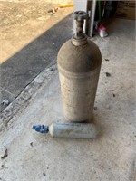 2 gas canisters
