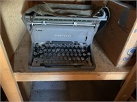 Old manual typewriter - Underwood