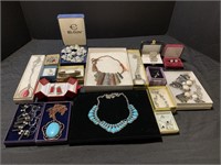 Collection of jewelry (cab)