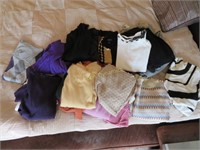 Lot: Ladies Sweaters, Small & Large