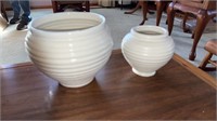 Hull art ivory ribbed  round vases