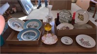 Miscellaneous lot of decorative plates, vase and