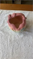Hull Art pottery bowknot basket vase B25 6 1/2 .