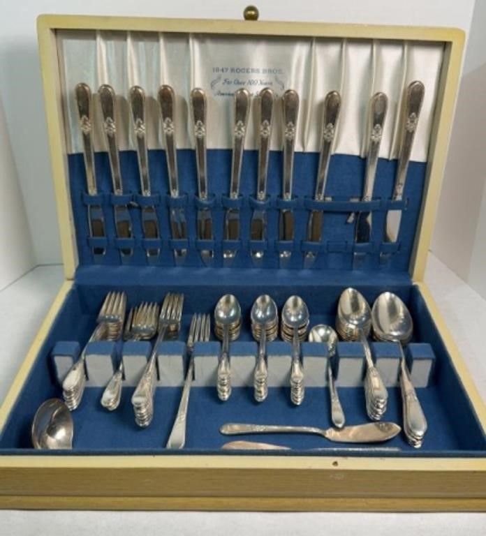 (65+) ROGERS ADORATION SILVERWARE SET W/ BOX