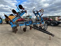 DMI 3200 Pull Type 11 Knife Anhydrous Applicator