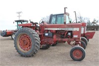 IH 756 gas tractor