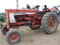 IH 656 tractor