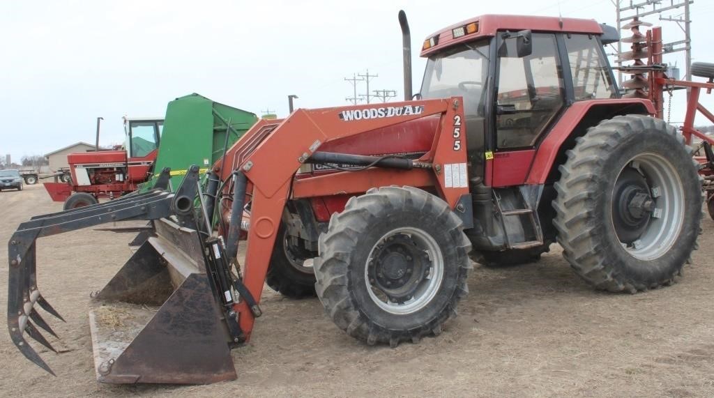 Case-IH 5140 MFWD Tractor with loader