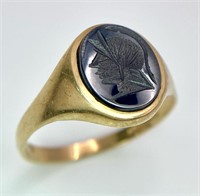 A Vintage 9K Yellow Gold Onyx Signet Ring. Carved