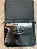 Smith & Wesson SD 40 VE w/Case