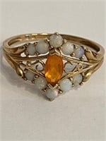 9 carat YELLOW GOLD RING,set with OPAL and Orange
