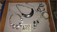 Jewelry – Necklace / Bracelet Lot