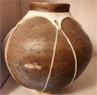 T - NATIVE AMERICAN POTTERY (A17)