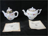 VICTORIA & ALBERT MUSEUM PORCELAIN TEAPOTS