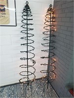 Smokers home Christmas decor half lights out