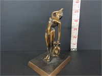 1950'S METAL RISQUE DESK PAPERWEIGHT ORNAMENT