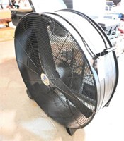 Large shop fan with 2 speeds, 31.5 in length