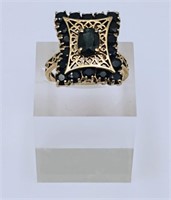 Beautiful 10k Gold & Onyx Ring * Sz. 7