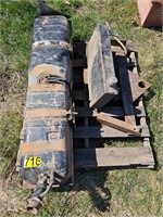 Fuel tank pallet