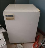 GE Mini Refrigerator