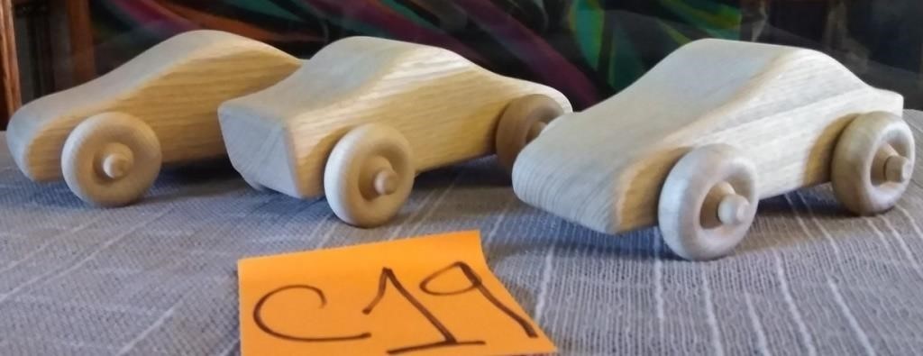 K - LOT OF 3 WOODEN CARS (C19)