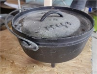 Lodge Cast Iron Dutch Oven