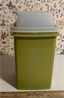 TUPPERWARE-PICKLE CONTAINER