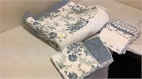 Quilt with shams Queen size