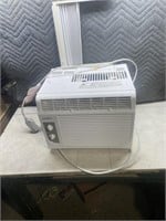 5000 BTU window air conditioner, missing