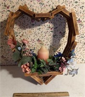 WOODEN DECOR-HEART W/CANDLE
