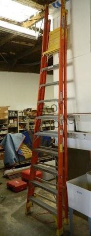 Werner 10 ft podium fiberglass ladder