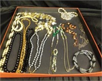 FASHION JEWELRY LOT / NECKLACES ++