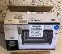 TOASTER OVEN-IOB/APPEARS TO HAVE BEVER BEEN USED