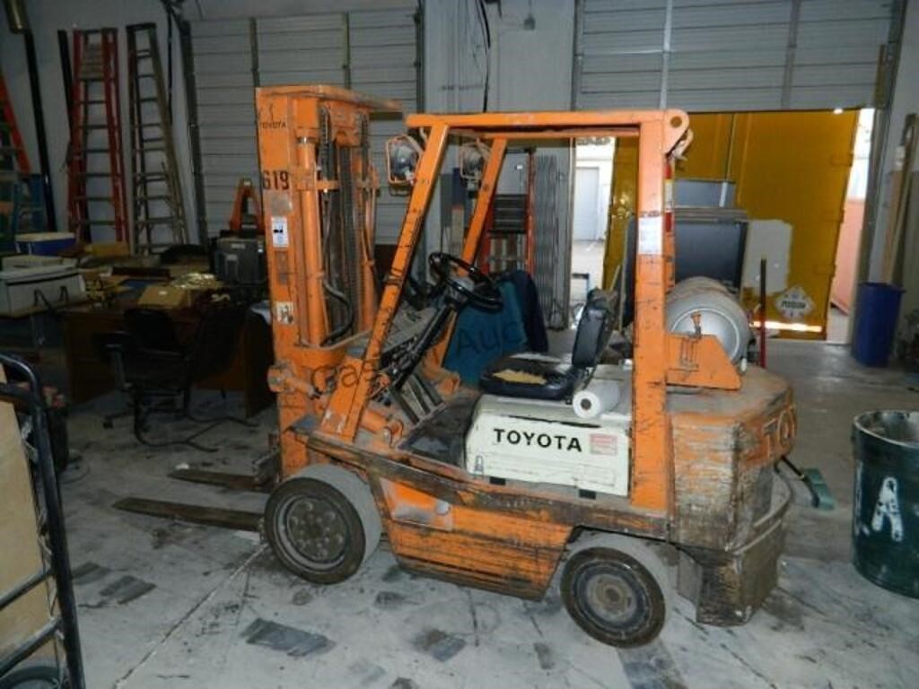 Toyota ForkliftModel 42-4FGC25 Runs & Operates