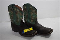 Justin Youth Cowboy Boots. Size 4D