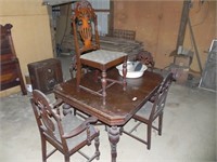 Queen Ann Style Table & 5 Chairs