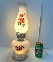 Vieille lampe électrique en milkglass, lumière