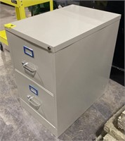 Metal Filing Cabinet, 18x26x29in
*keys included*