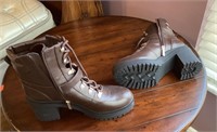 NEW Guess ladies' boots size 9.5 M