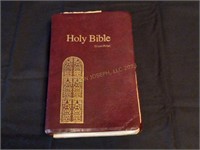 HOLY BIBLE Giant Print Edition