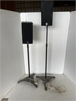 2 Yamaha tower speakers