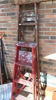 2 Wooden step ladders