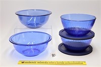 (4) Pyrex blue glass bowls; (2) w/ lids (7 in