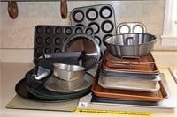 Group lot of metal bakeware including cookie