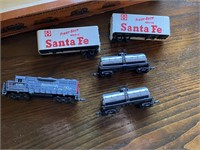 5 pc train set. southern pacific engine , 2 tanker