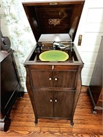 Victrola Talking Machine V V 100